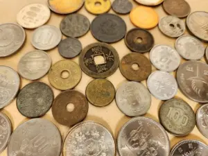 よくわからん昔のお金。汚れてる。 よくわからん昔のお金汚れてる よくわからん昔のお金。汚れてる。