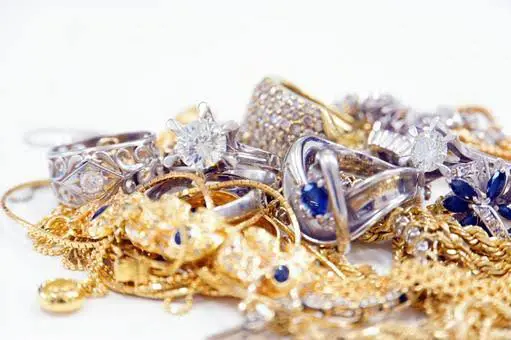 金の750の意味とは？刻印や本物の見分け方について解説 | 金・ダイヤの