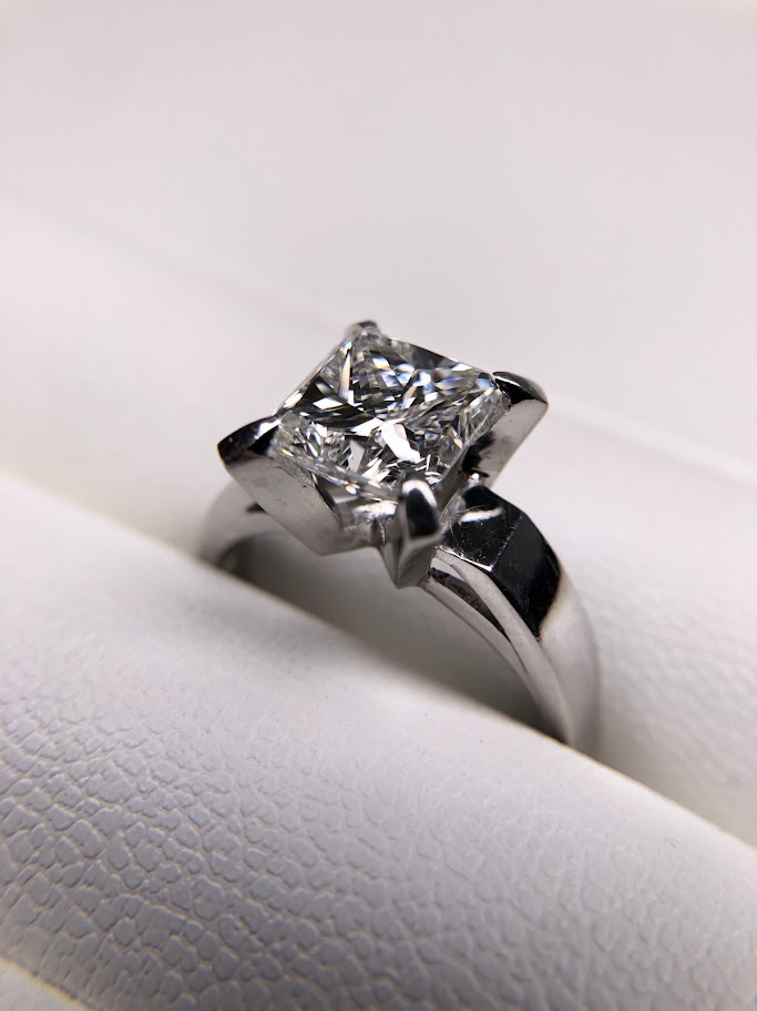 Pt900 3.08ct プリンセスカット ダイヤリング