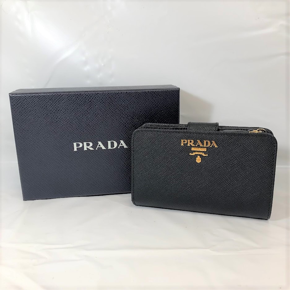 プラダ  サフィアーノレザー財布