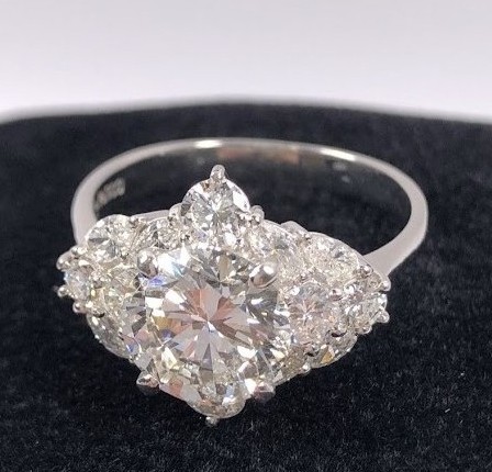 ダイヤリング　中石2.683ct