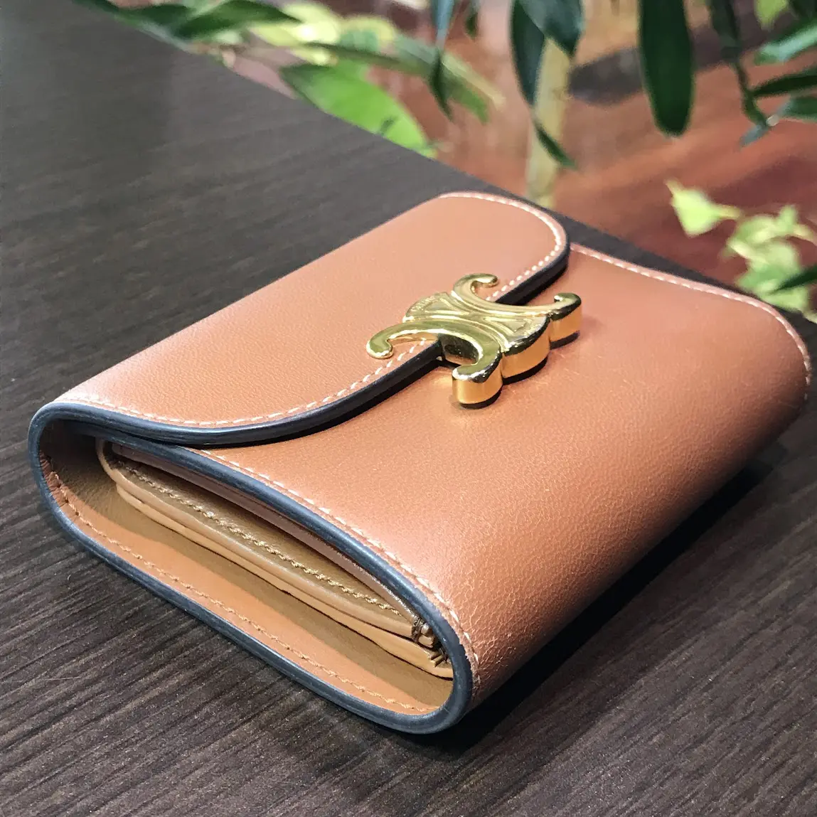 現行モデル セリーヌ スモール フラップウォレット トリオンフ タン 2025 楽天市場】【ｸｰﾎﾟﾝ3%OFF+P2倍】セリーヌ／CELINE 