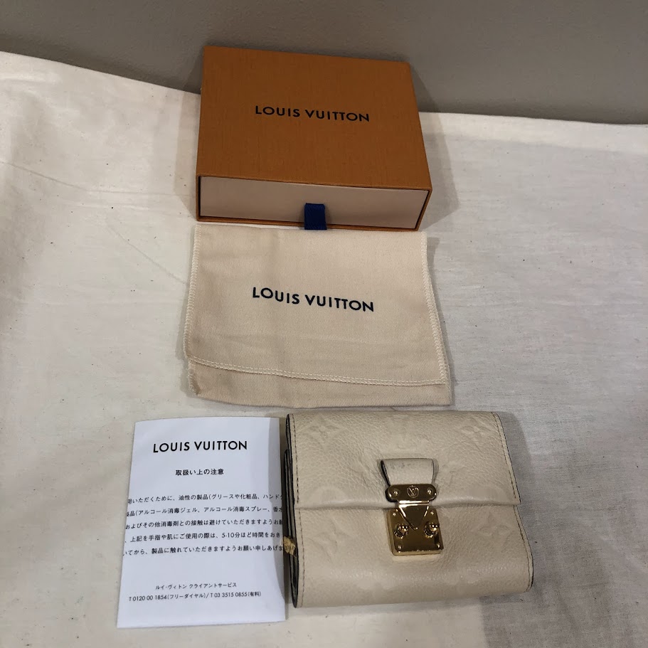 LVM81071 モノグラム