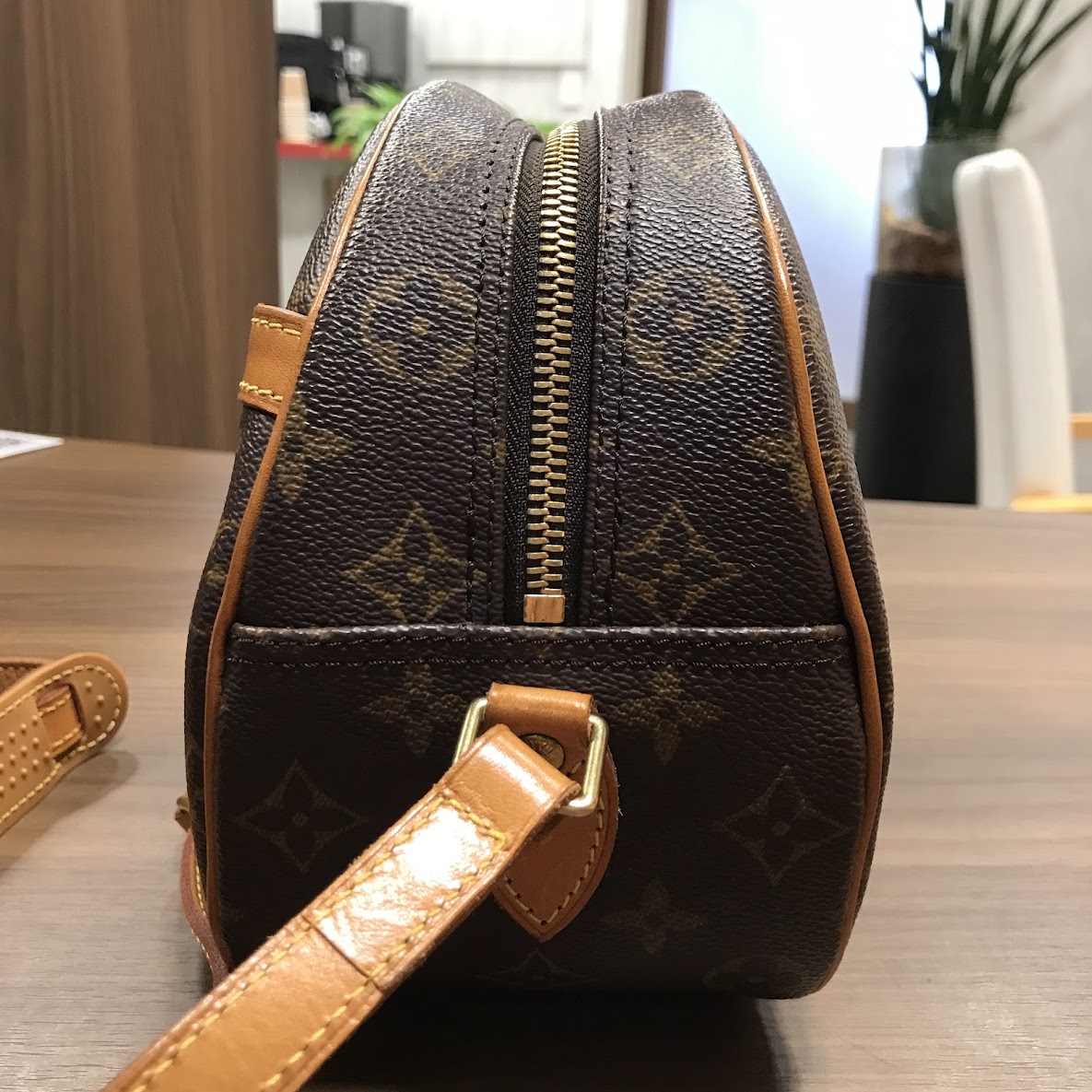 ルイヴィトン ブロワ M51221