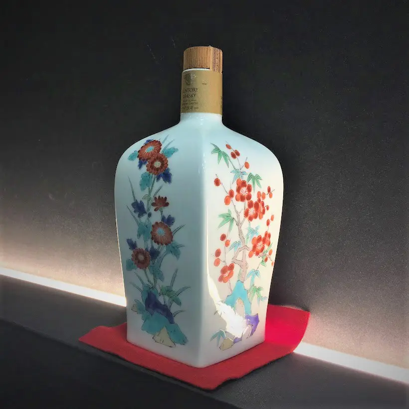 サントリー ウイスキー 山崎 ピュアモルト 錦菊梅竹文 有田焼 陶器ボトル サントリー ピュアモルトウイスキー 山崎 錦菊梅竹文 有田焼ボトル を