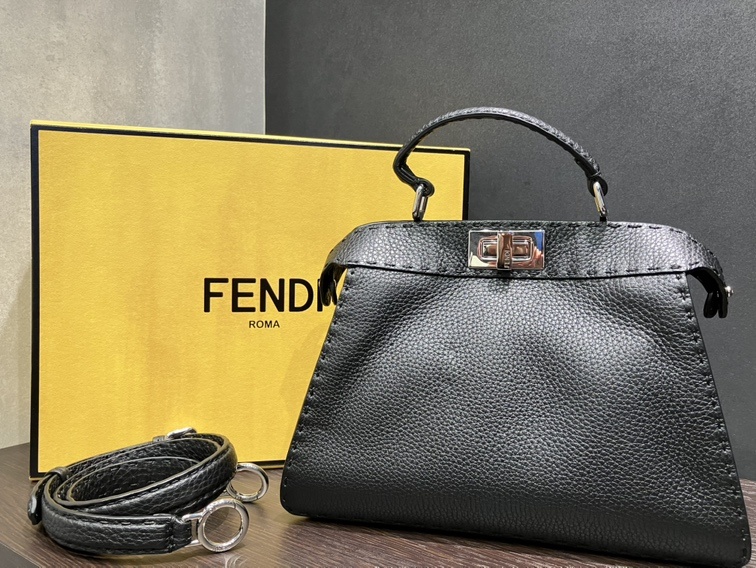 FENDI ピーカーブー2WAYバッグ