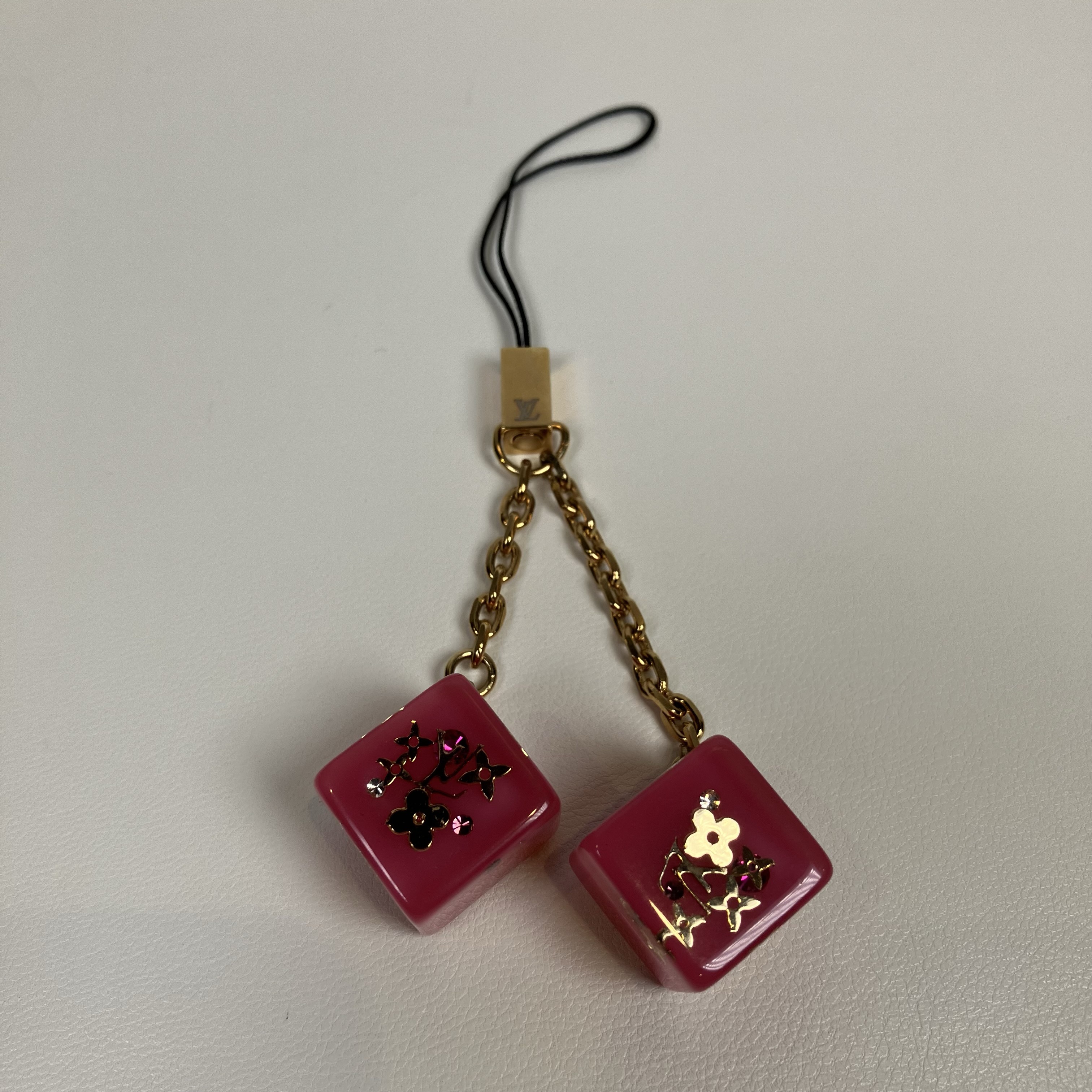 ルイヴィトン アクセソワール テレフォンヌ アンクルージョン キーホルダー