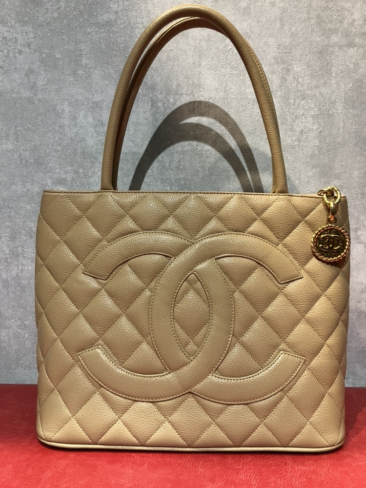 シャネル A01804 復刻トートバッグ ベージュ 心斎橋本店 買取