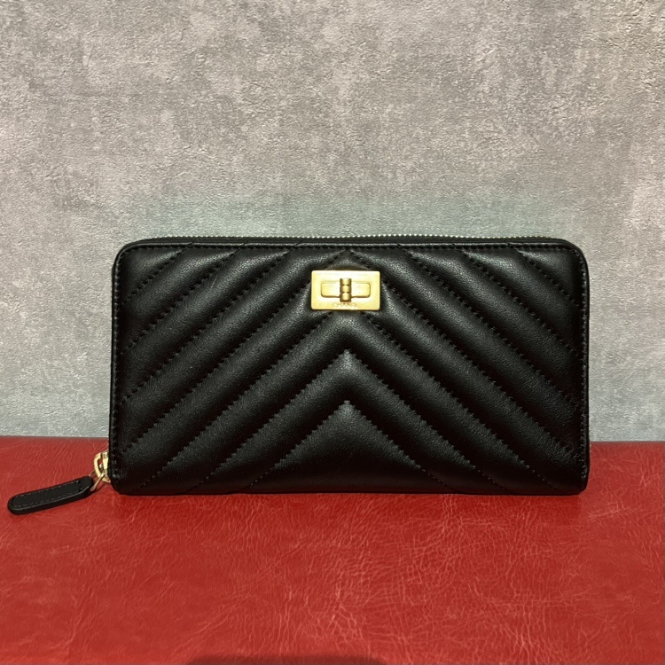 シャネル 2.55 シェブロン Vステッチ ラウンドファスナー 長財布 心斎橋本店 買取